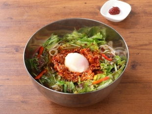 Korean Kitchen Shijan「牛肉とたっぷり野菜の辛冷麺」